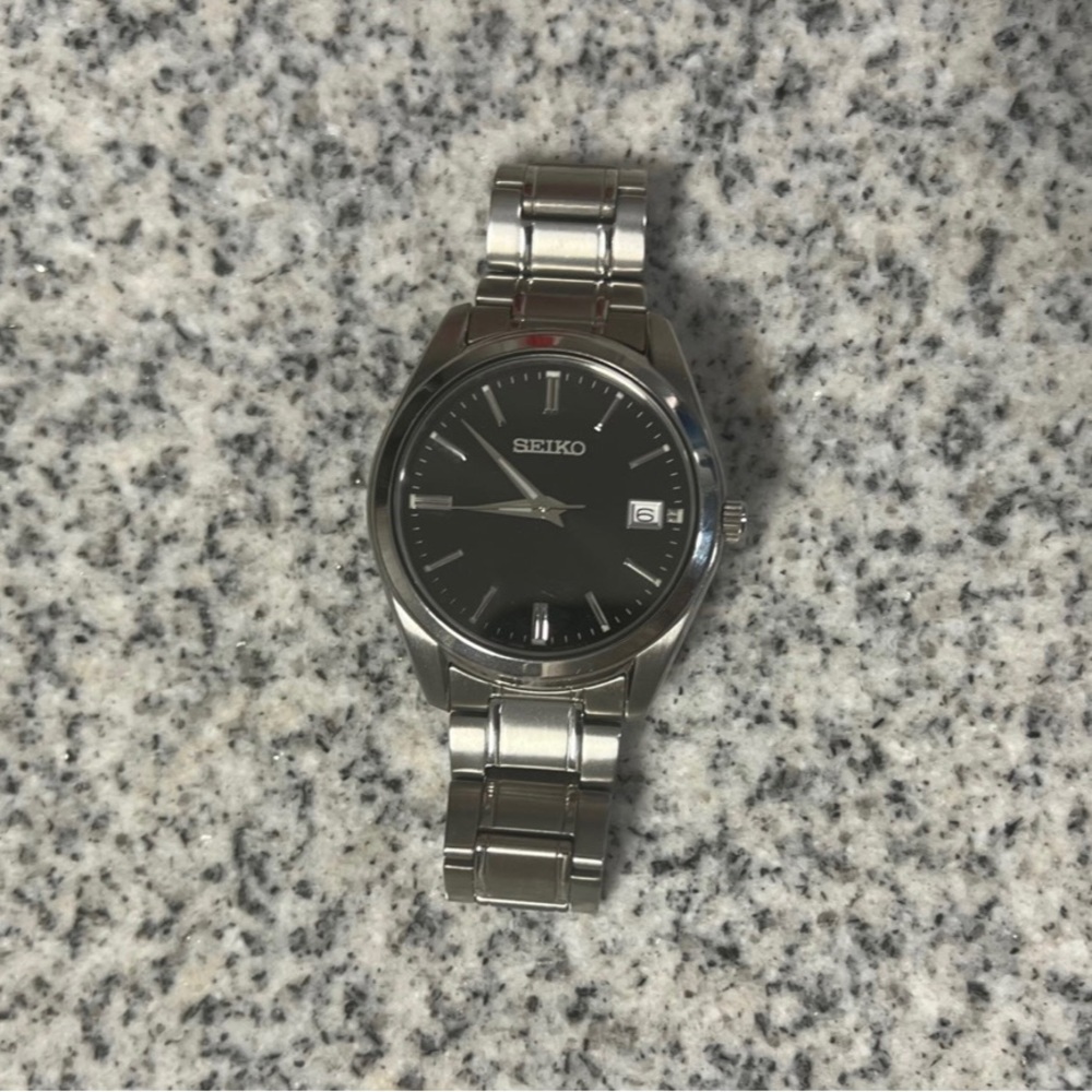 Seiko Men’s Essentials Stainless Steel Black Dail Bracelet Watch